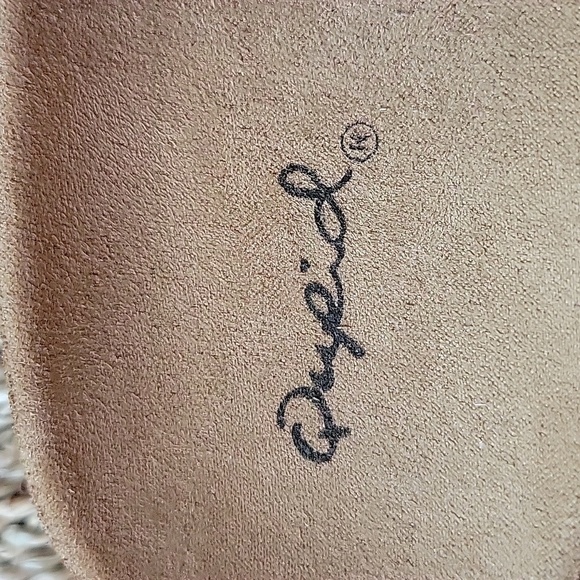 QUPID tan strap sandals in great condition.  Cork bed. Size is 6.5. - Picture 7 of 8